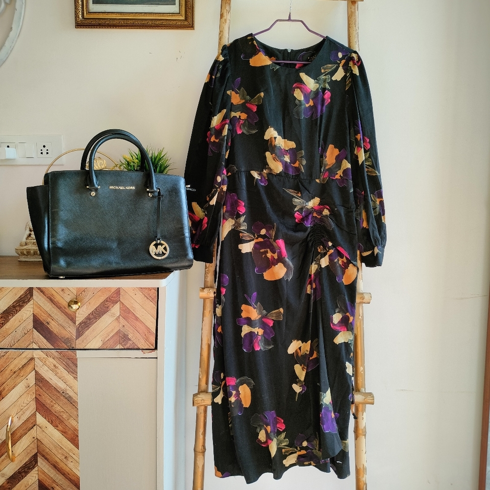 Elegant Floral Marrant Dress - Picture 1 of 16